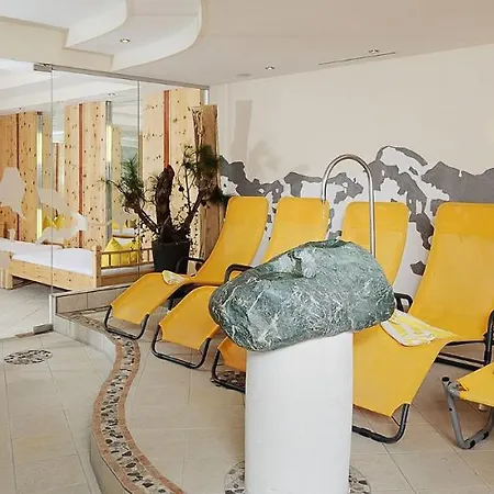 Kristall Hotel 3*