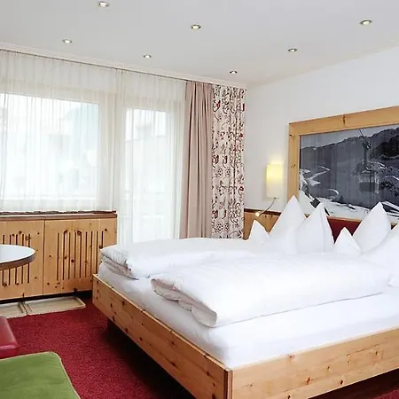 Kristall Hotel 3*