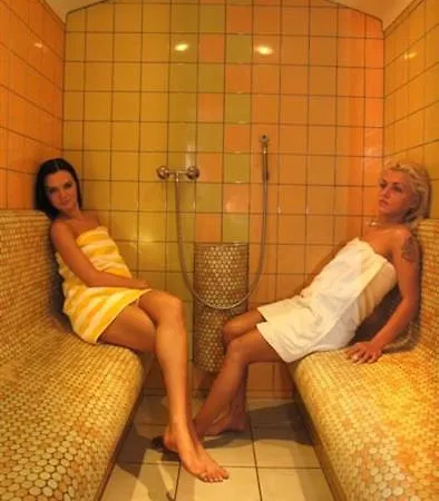 Kristall Hotel 3*