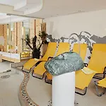 Kristall Hotel 3*